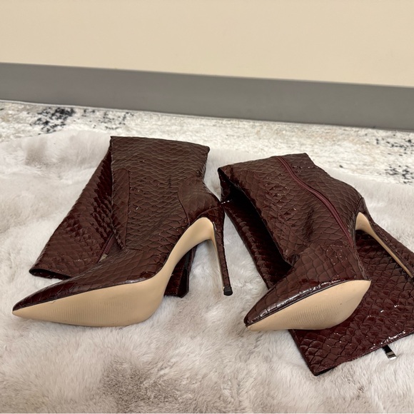 Elegant Brown Over-the-Knee Boots - Picture 3 of 3